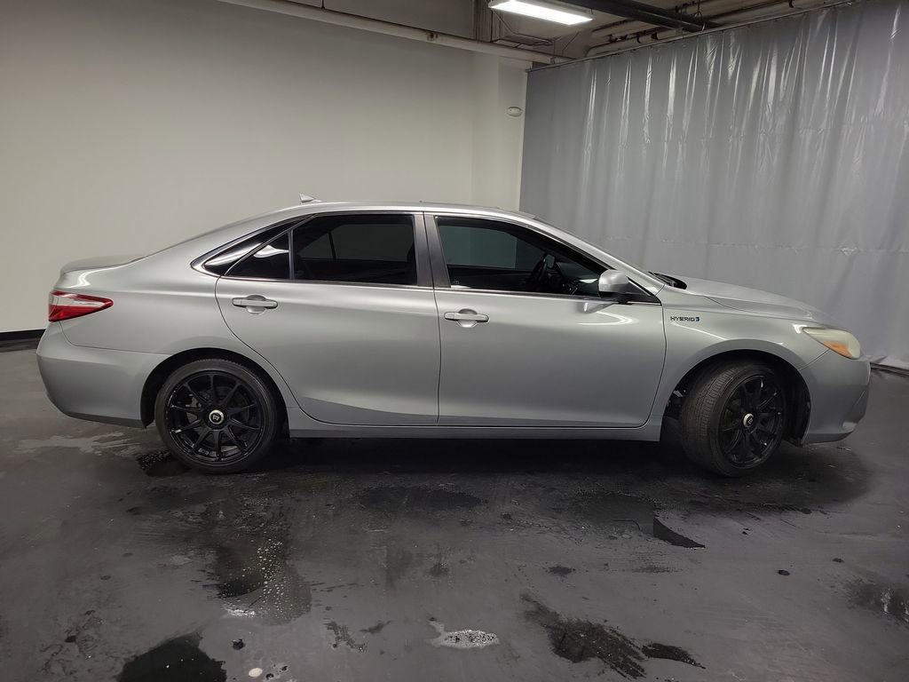 Used 2017 Toyota Camry XLE w/ Moonroof Package FWD image 9