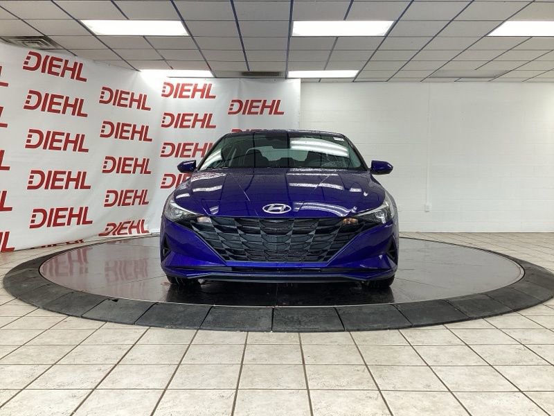 Used 2023 Hyundai Elantra SEL w/ Preferred Accessory Package image 2