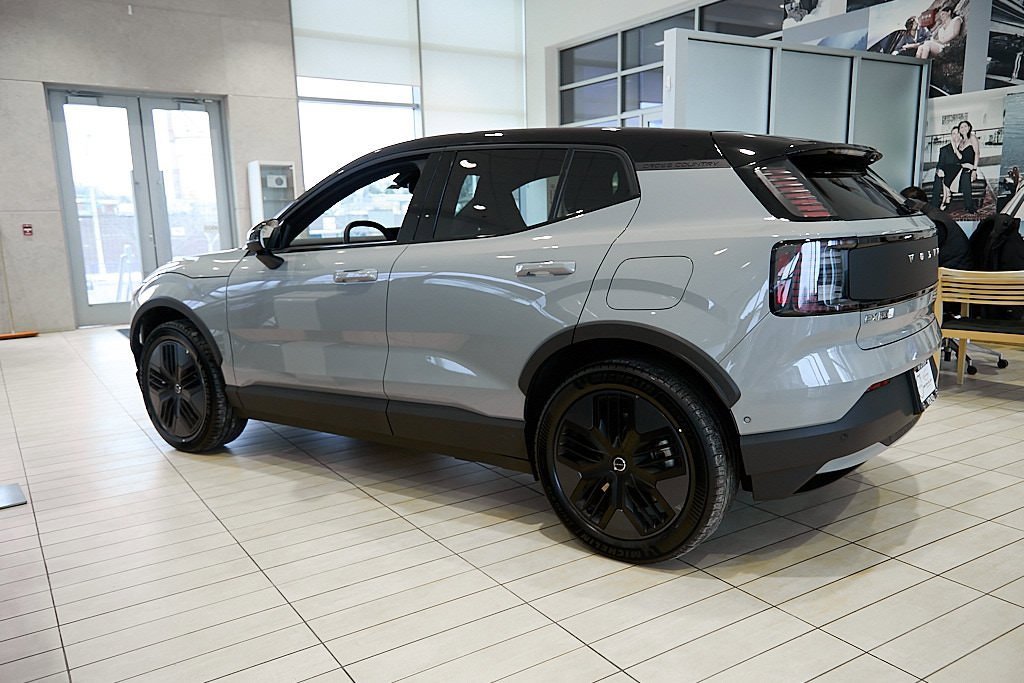 New 2026 Volvo EX30 Cross Country Ultra image 5