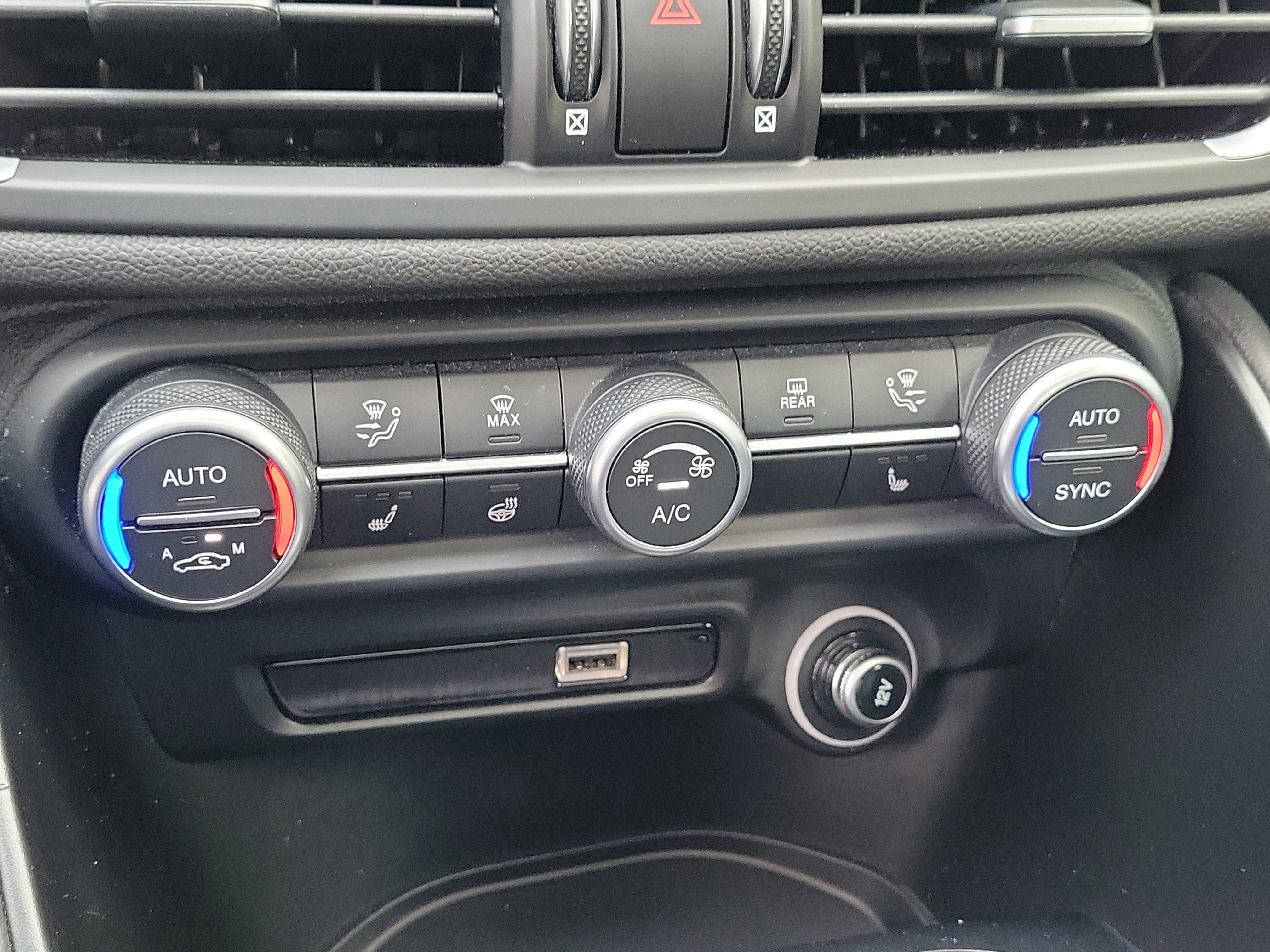 Used 2023 Alfa Romeo Giulia Sprint image 31