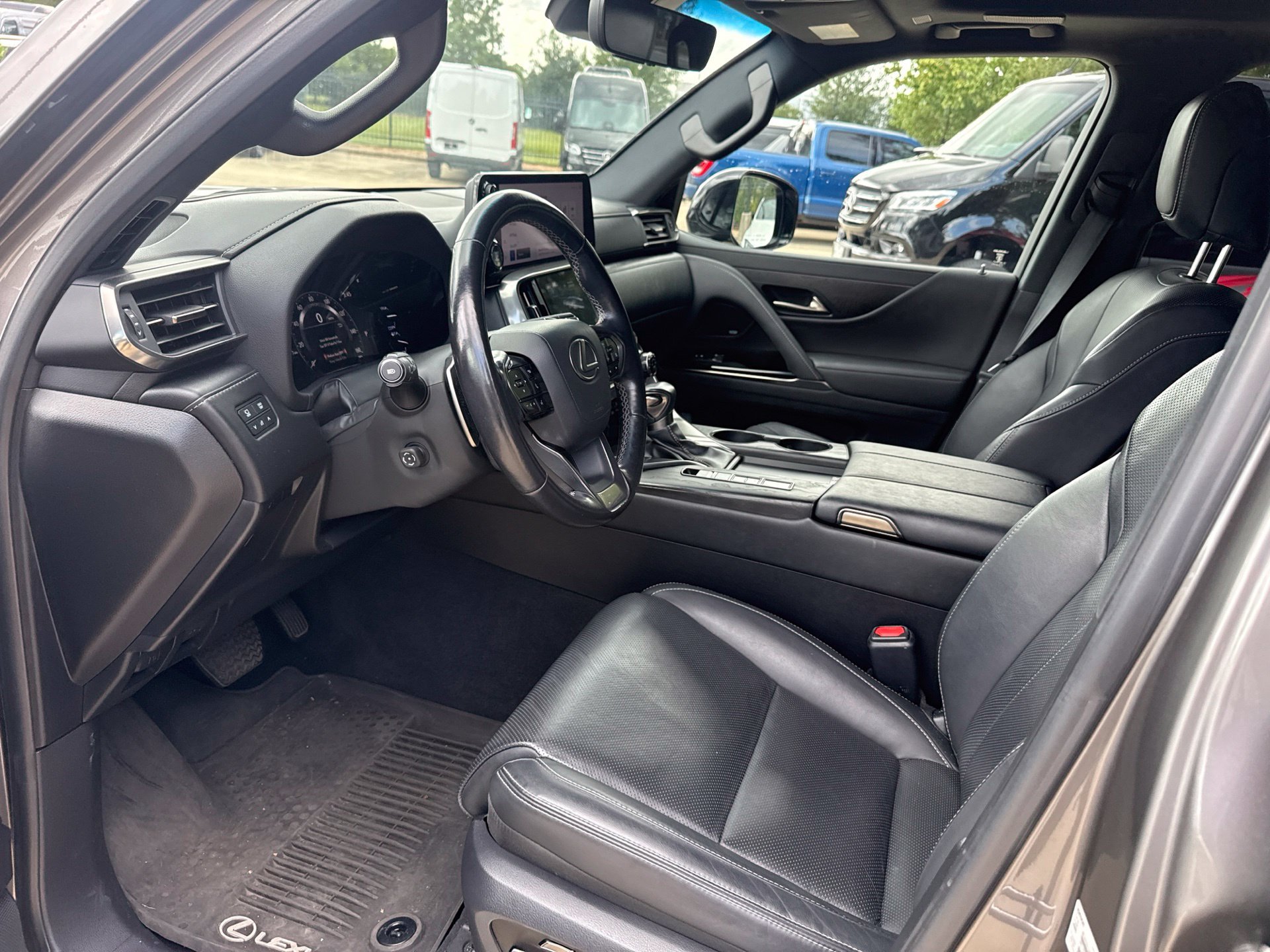 Used 2023 Lexus LX 600 4WD w/ Appearance Package image 9