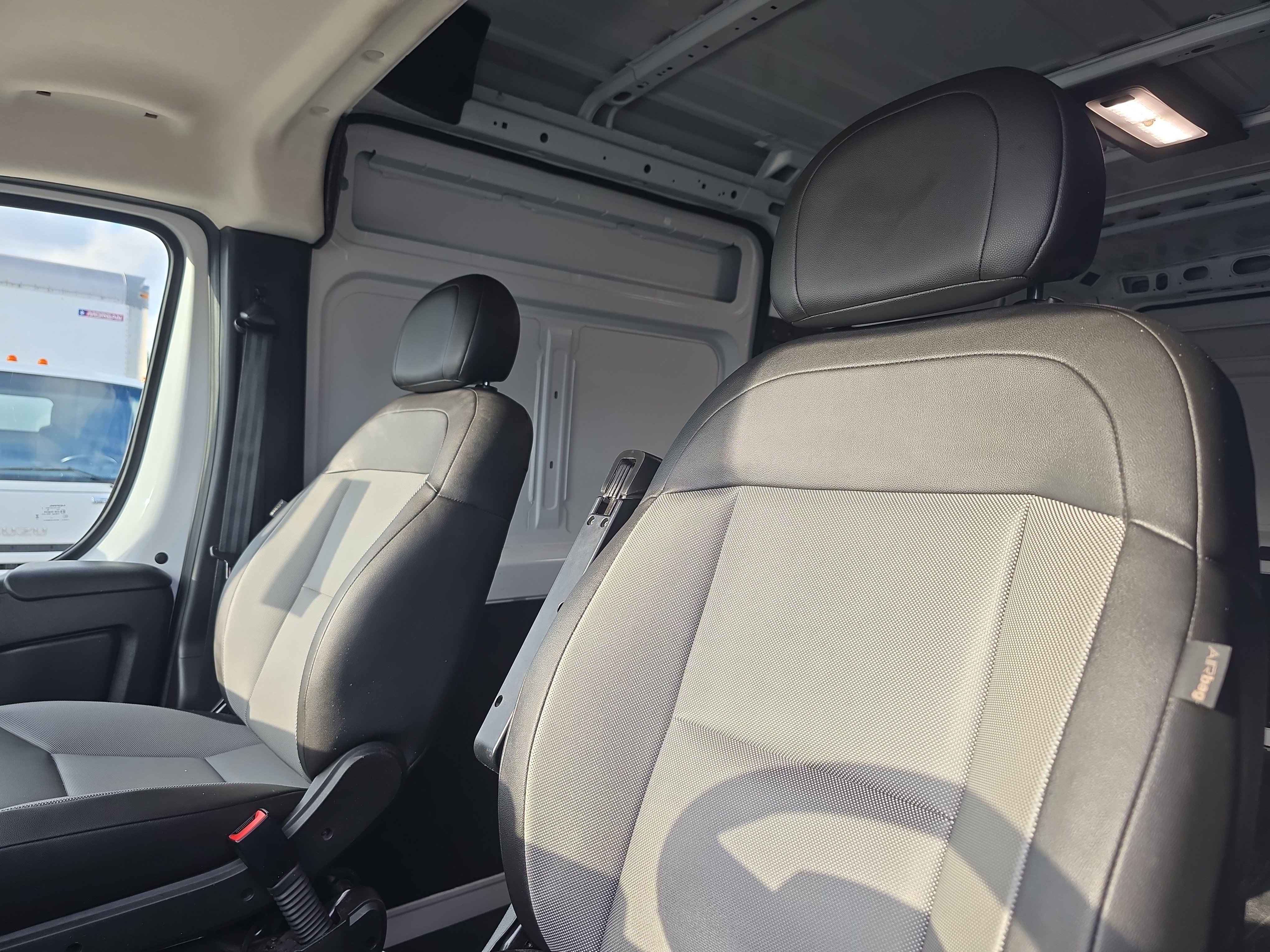 Used 2025 RAM ProMaster 2500 w/ Convenience Group FWD image 21