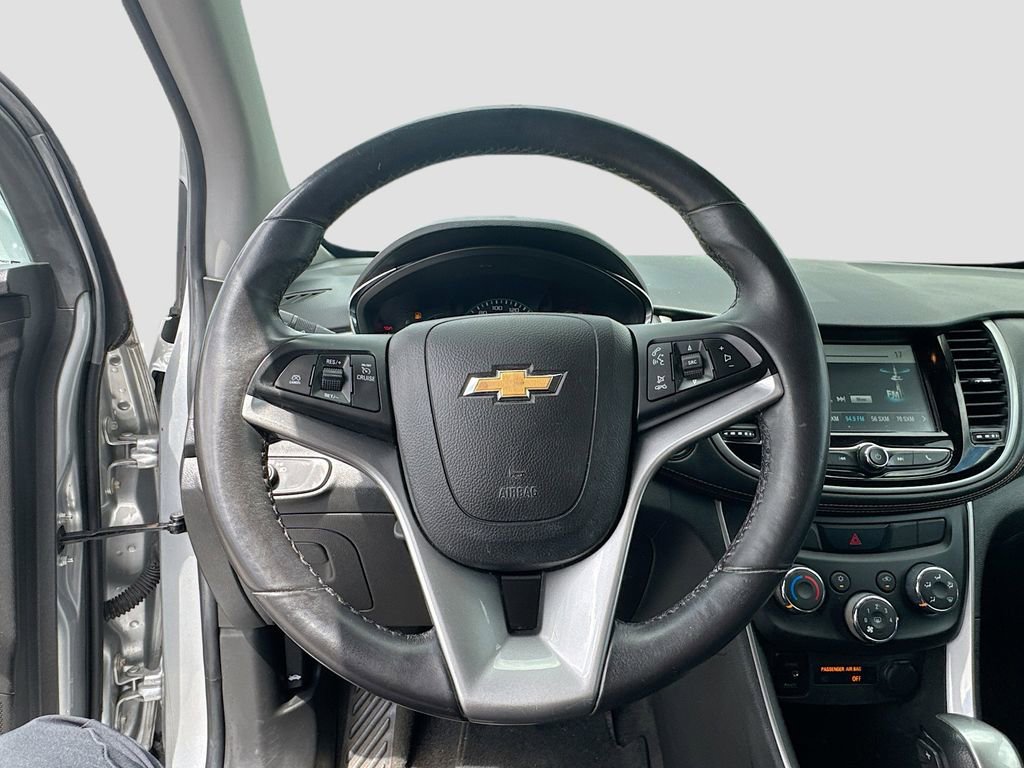 Used 2017 Chevrolet Trax LT w/ LT Convenience Package AWD/4WD image 11