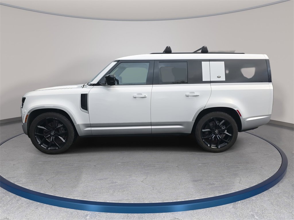 Used 2023 Land Rover Defender 130 First Edition image 8