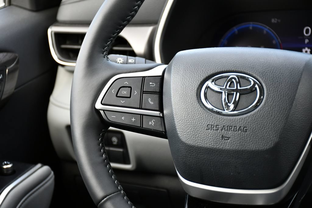 Used 2024 Toyota Highlander Limited FWD image 29