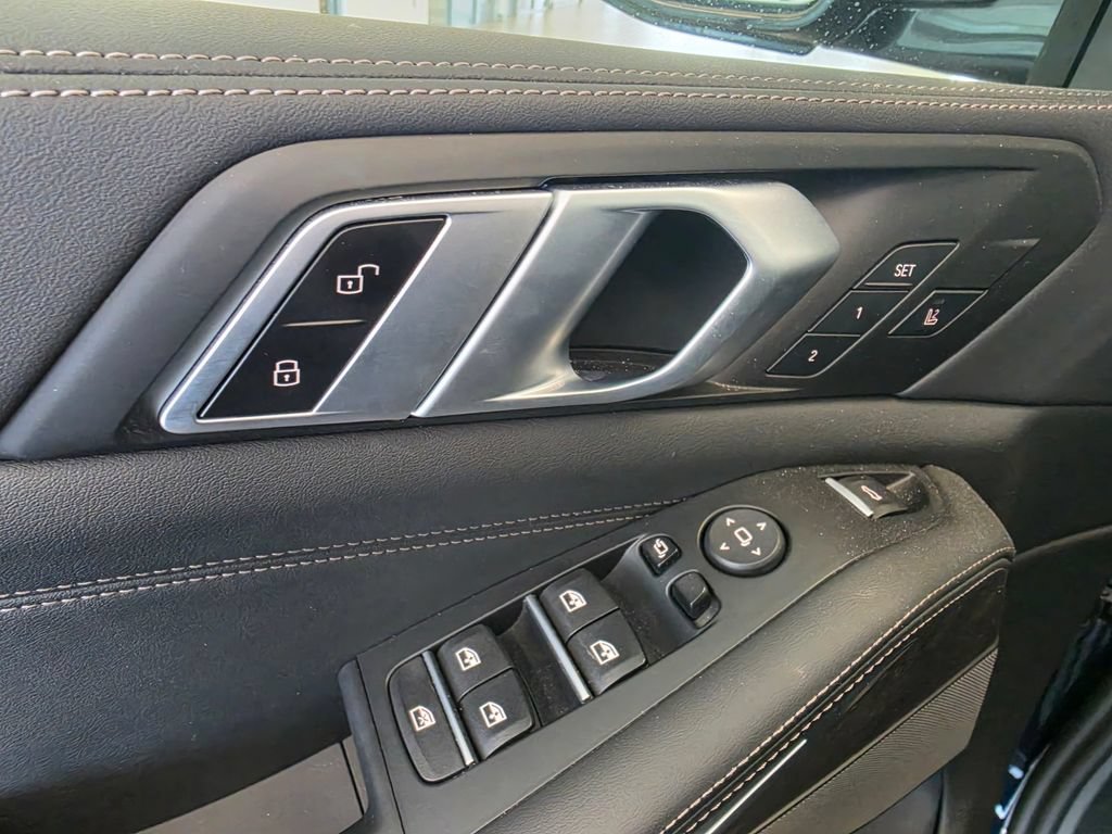 Used 2025 BMW X5 M60i w/ Climate Comfort Package AWD/4WD image 11