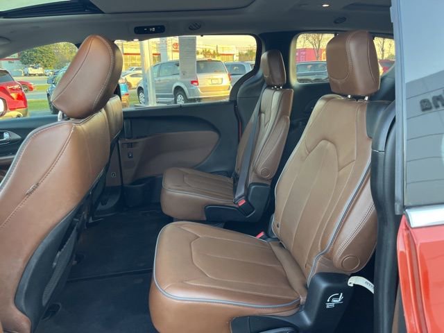 Used 2018 Chrysler Pacifica Limited w/ Tire & Wheel Group image 12
