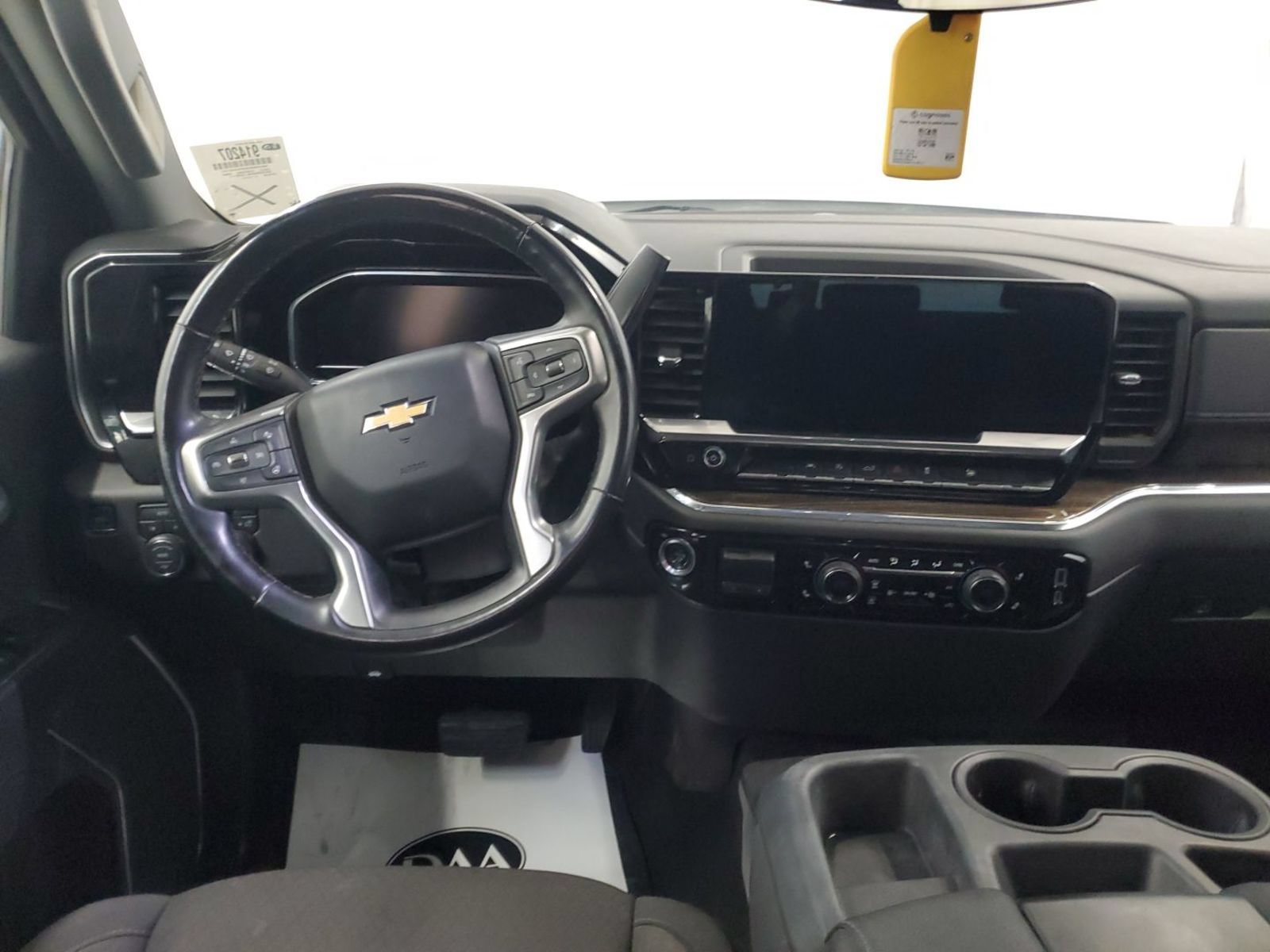 Used 2023 Chevrolet Silverado 1500 LT AWD/4WD image 3