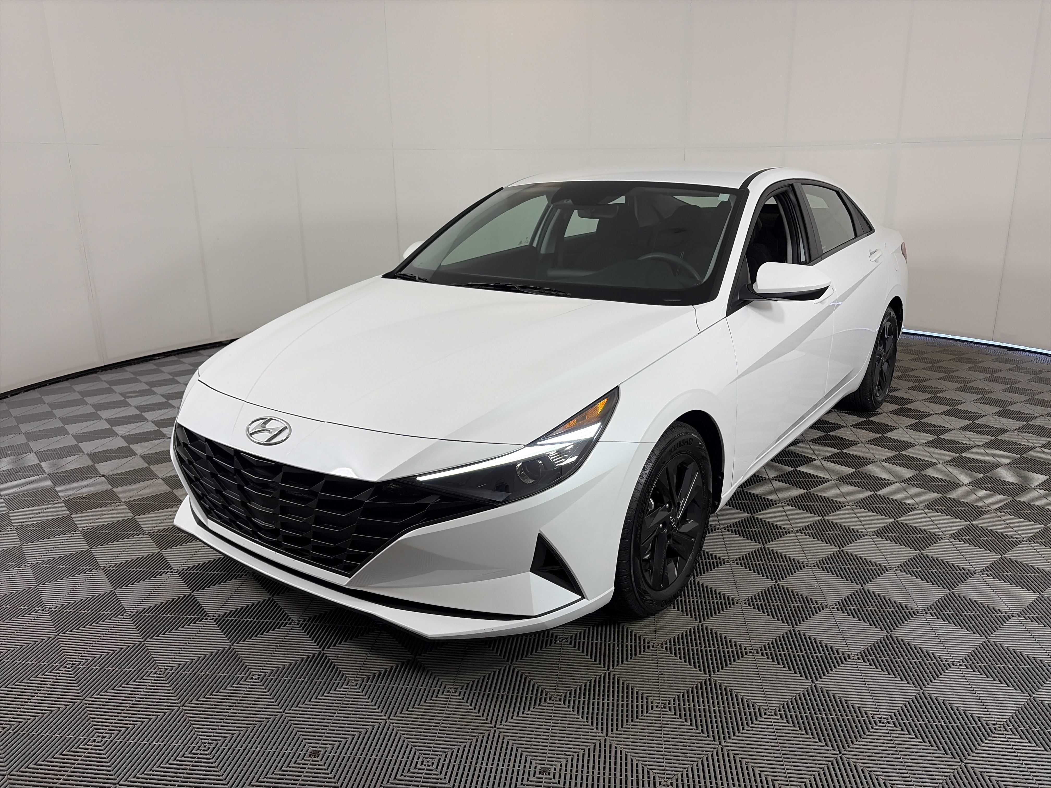 Certified 2022 Hyundai Elantra SEL FWD image 2
