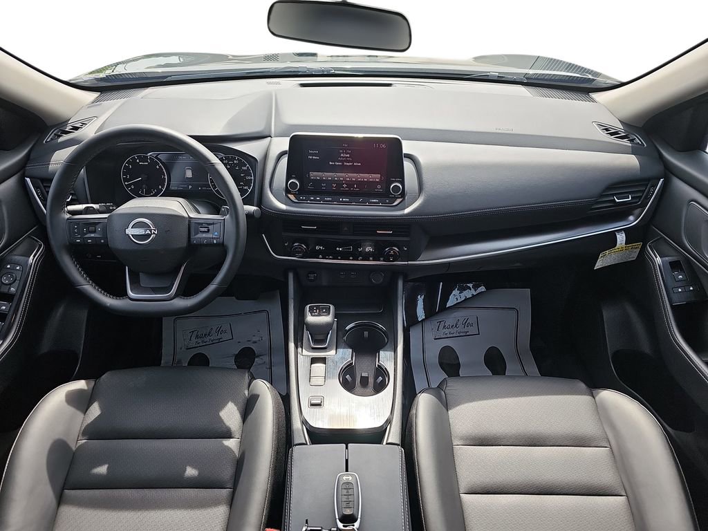 Used 2025 Nissan Rogue SV w/ SV Premium Package image 12