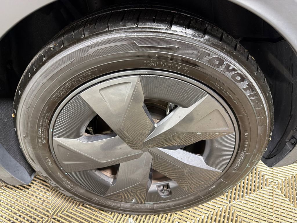 Used 2025 Toyota Prius Plug-In Hybrid image 19