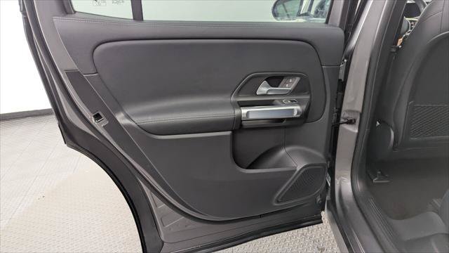 Used 2023 Mercedes-Benz EQB 300 4MATIC image 16