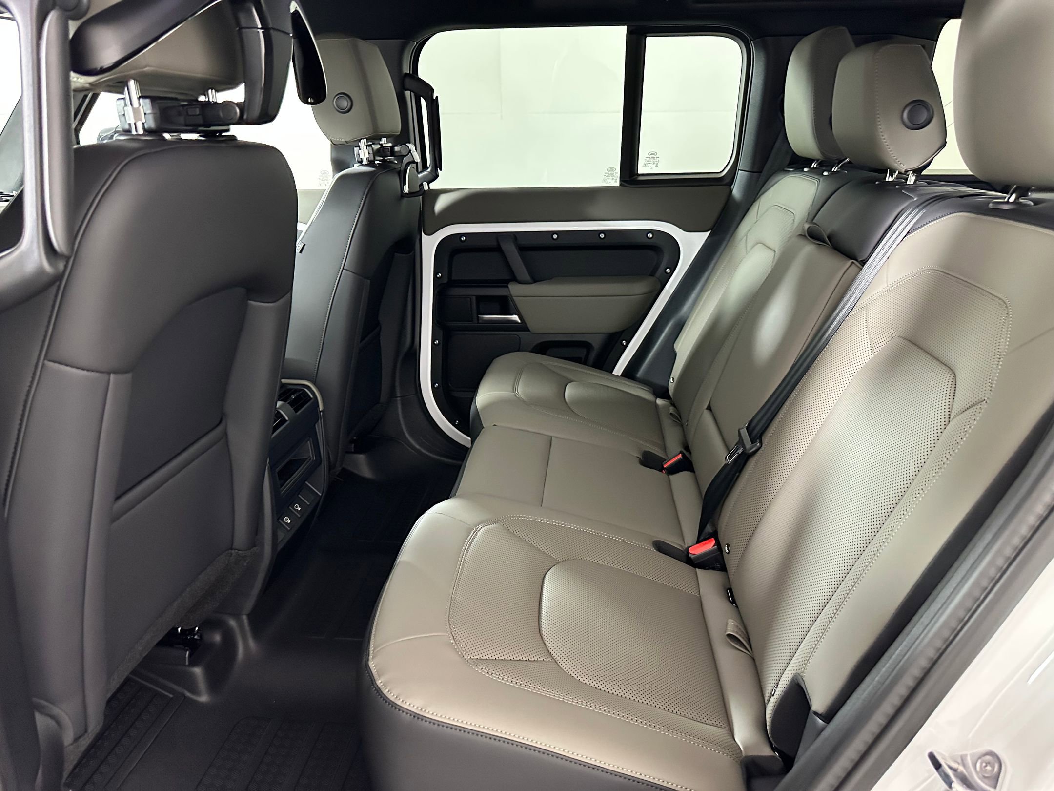 New 2025 Land Rover Defender 110 S image 11