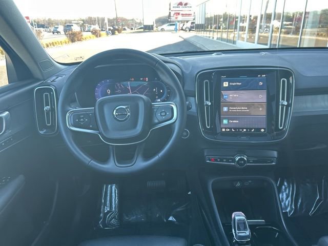 Certified 2025 Volvo XC40 B5 Plus AWD/4WD image 18