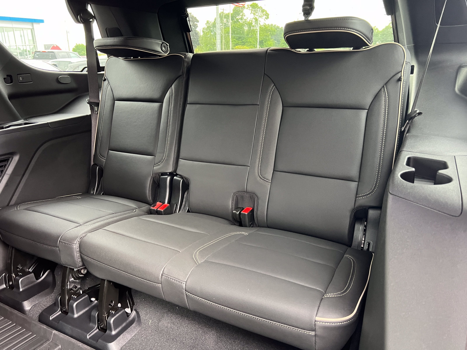 New 2026 GMC Yukon Elevation w/ LPO, Elevation Black Package AWD/4WD image 7