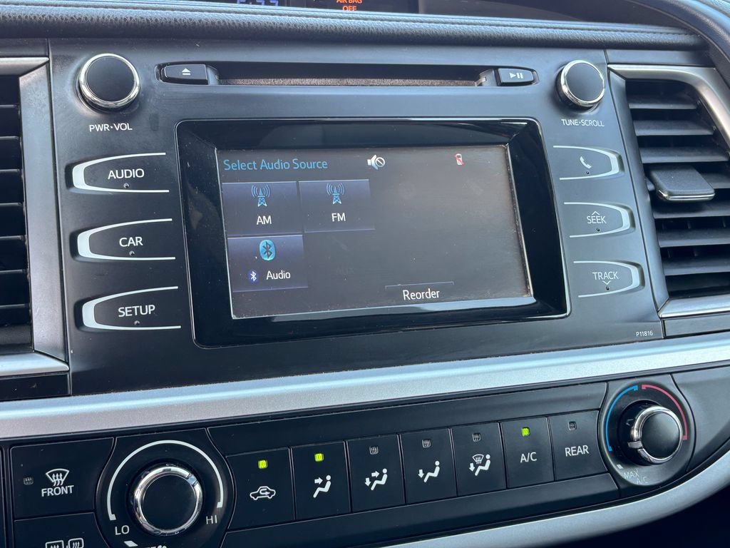 Used 2019 Toyota Highlander LE AWD/4WD image 23