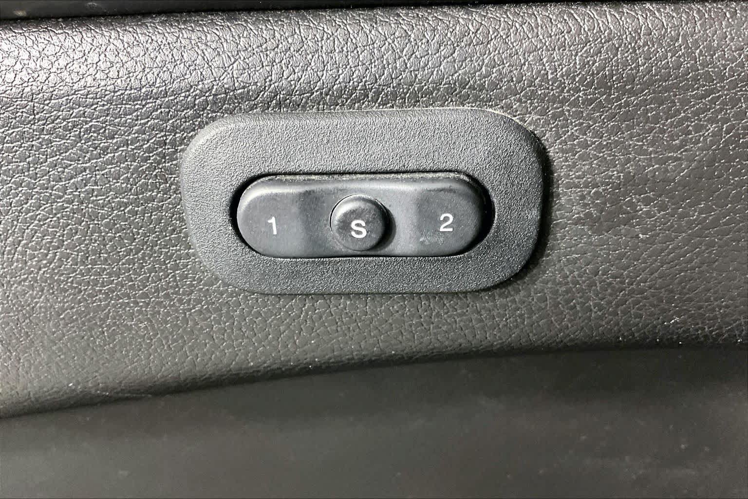 Used 2020 Jeep Grand Cherokee Overland AWD/4WD image 35