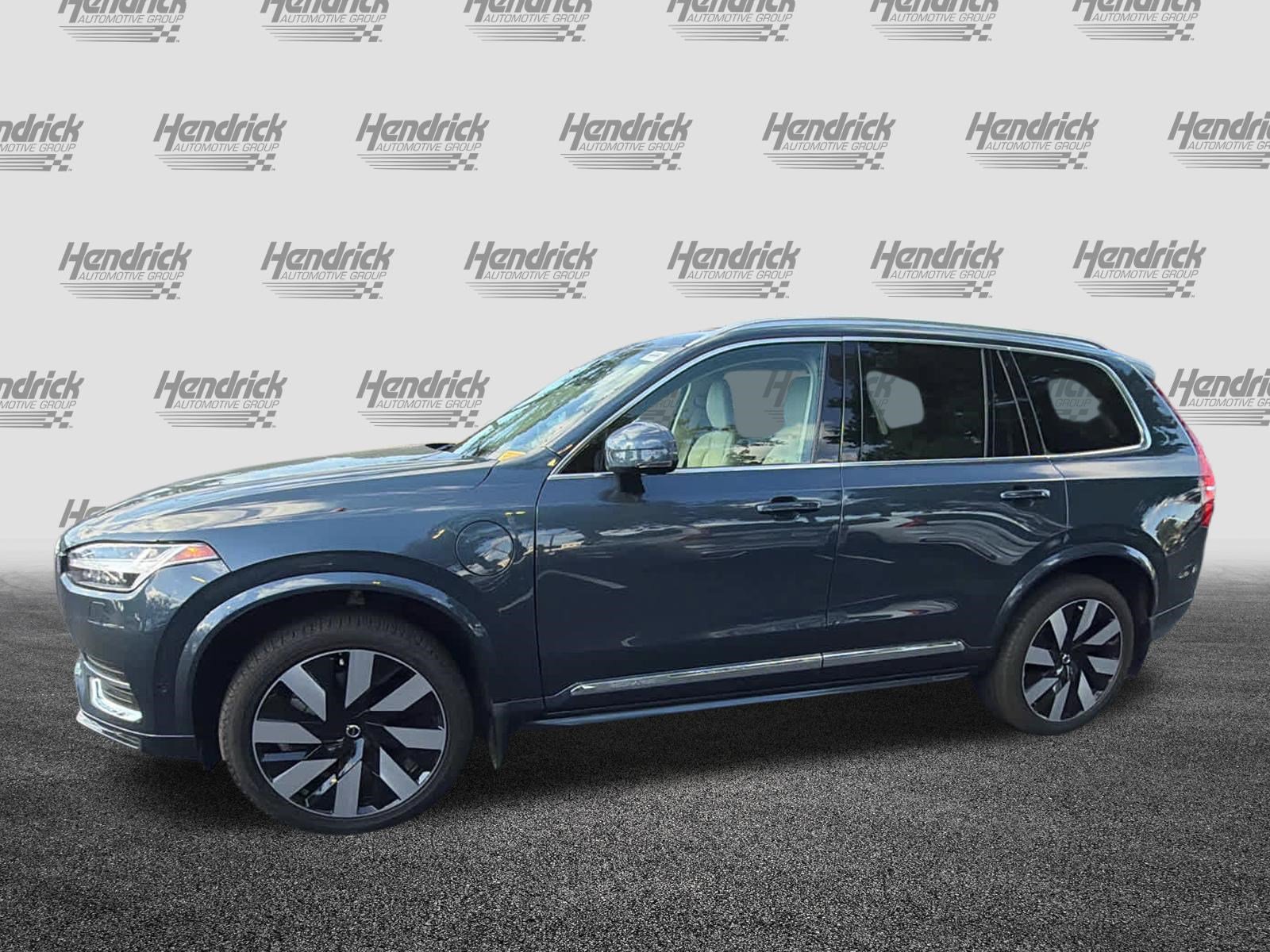 Used 2024 Volvo XC90 T8 Plus w/ Protection Package Premier AWD/4WD image 7