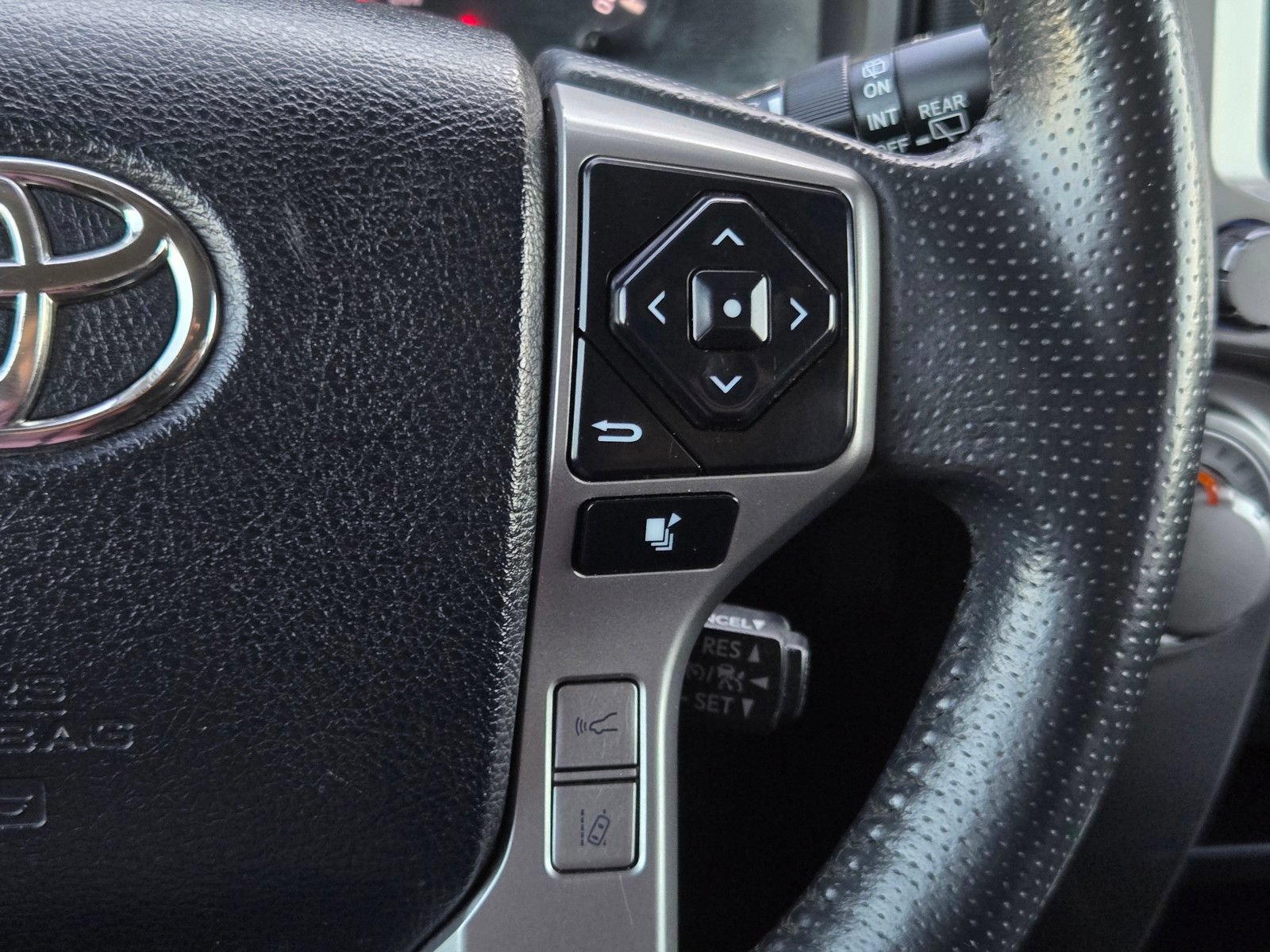 Used 2022 Toyota 4Runner SR5 Premium AWD/4WD image 19