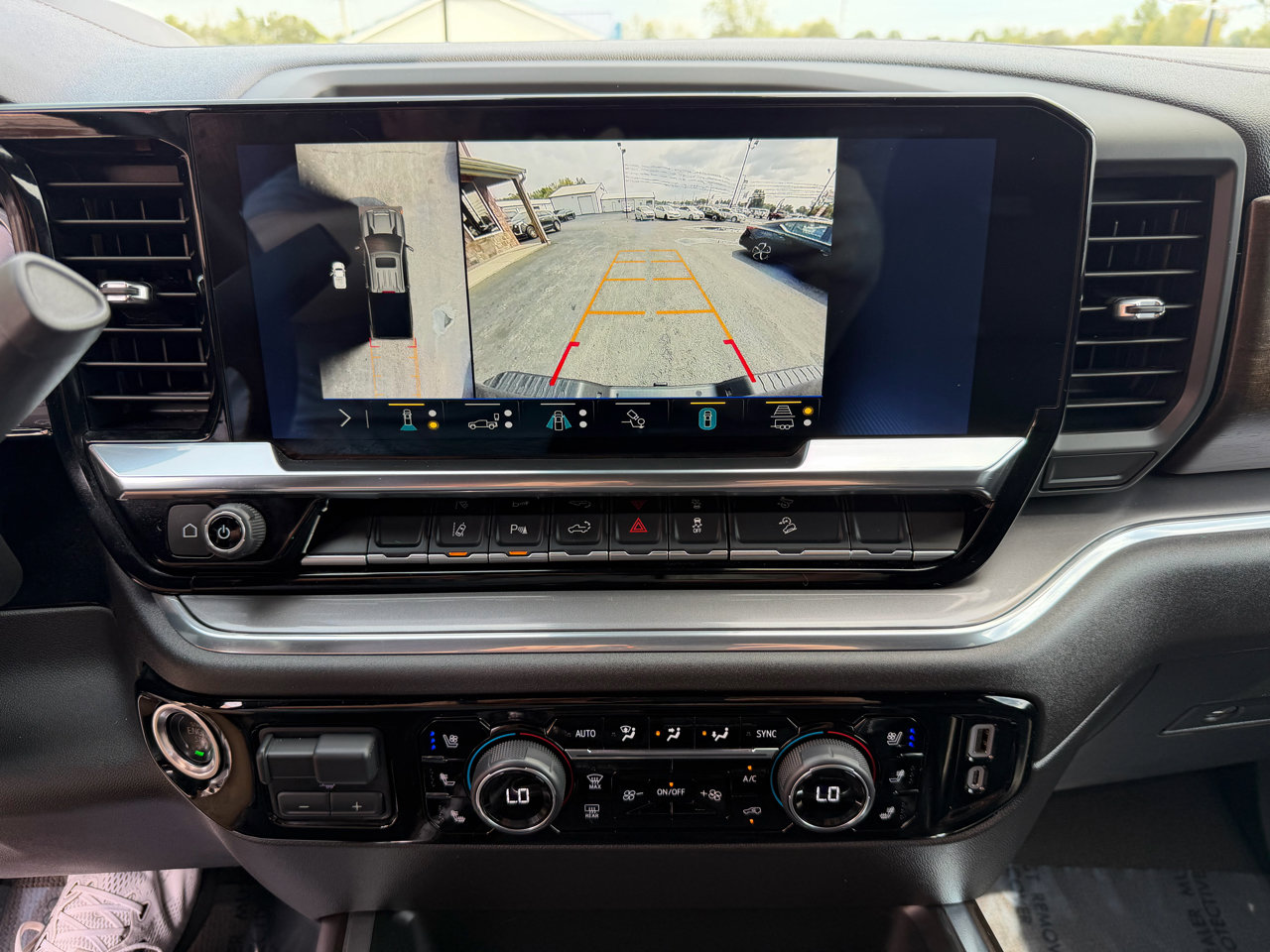 Used 2025 Chevrolet Silverado 2500 High Country w/ Technology Package image 32