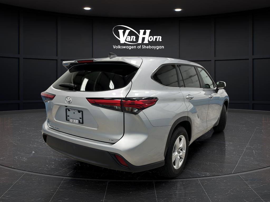 Used 2023 Toyota Highlander LE FWD image 7
