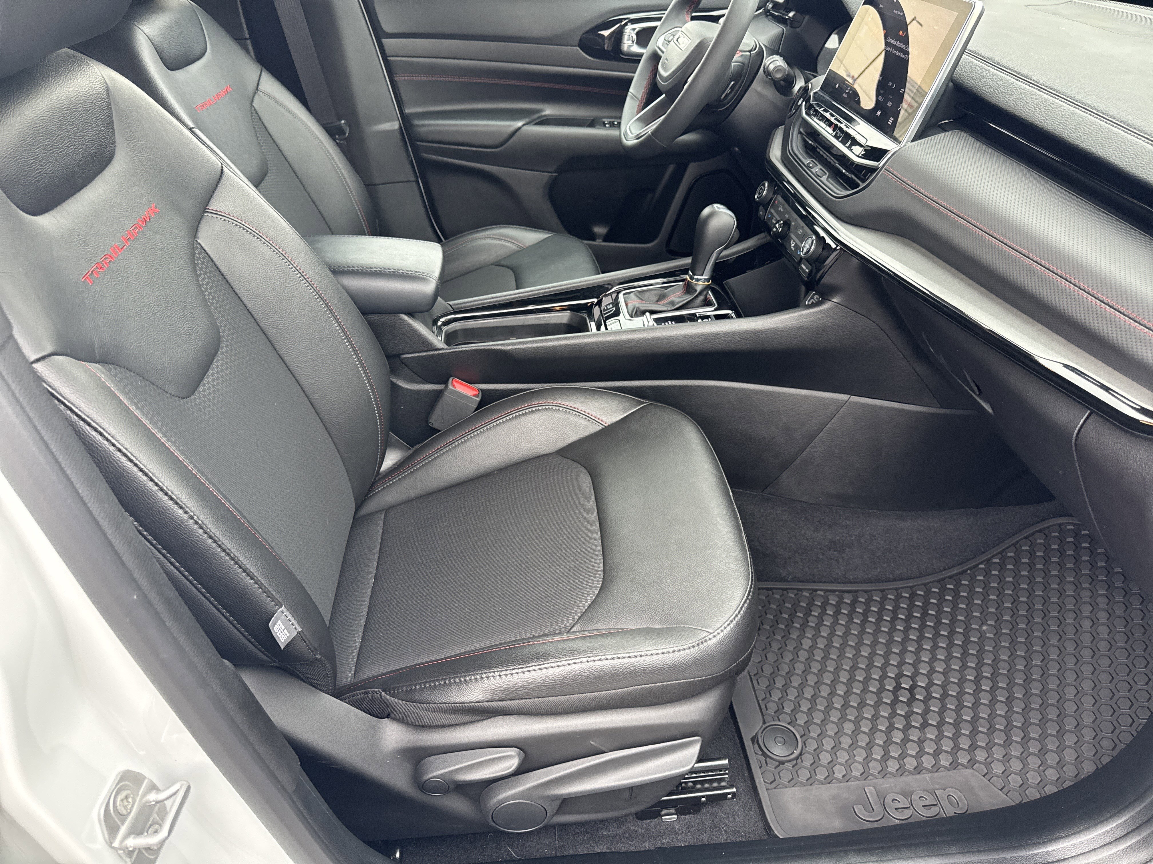 Used 2025 Jeep Compass Trailhawk image 13