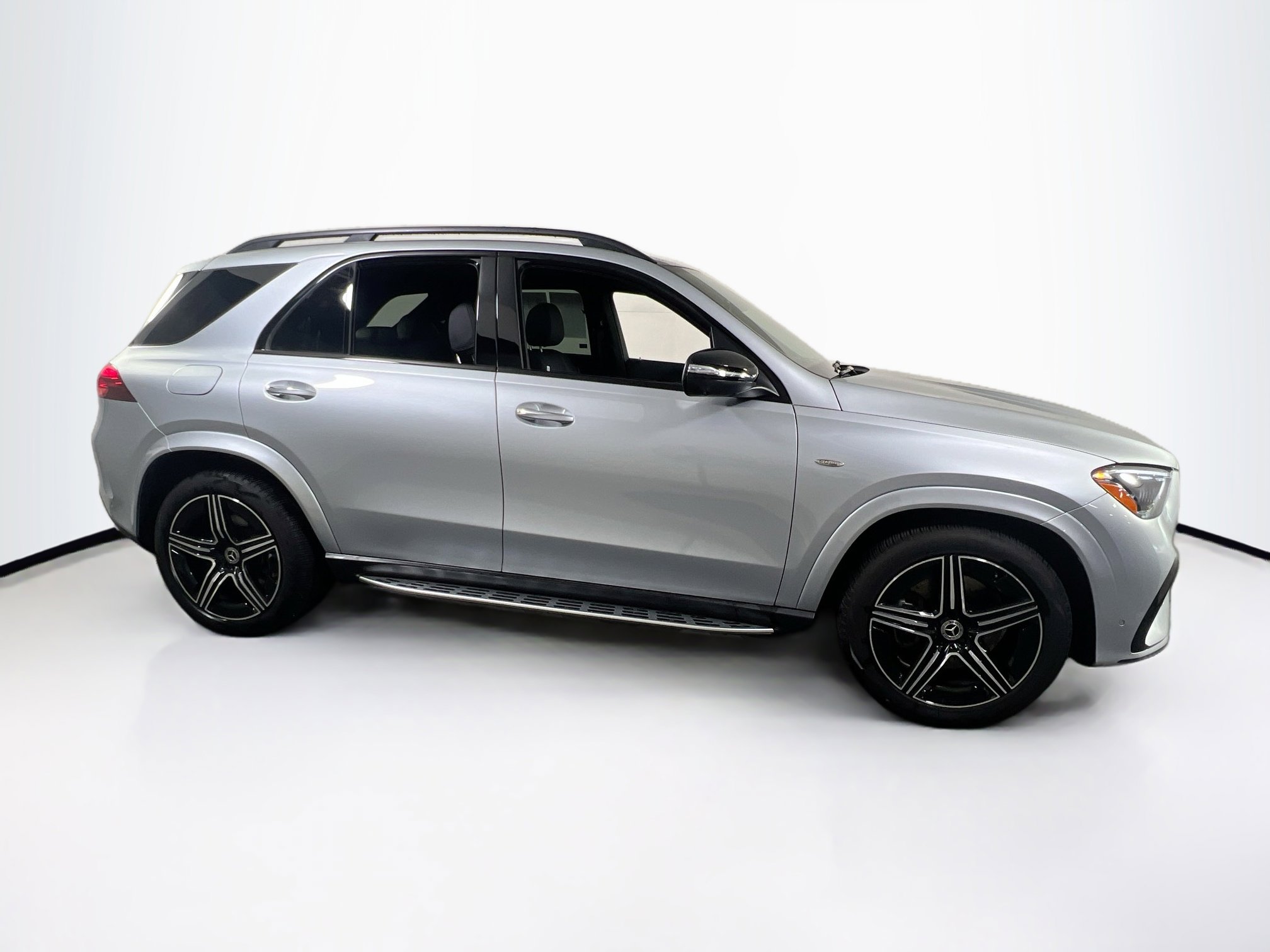 Used 2025 Mercedes-Benz GLE 450e 4MATIC image 4
