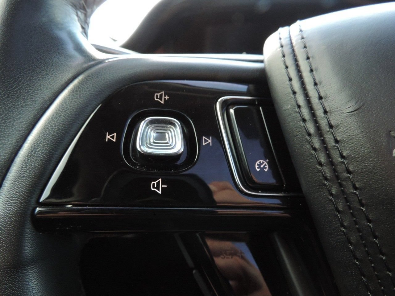 Used 2022 Lincoln Aviator Reserve w/ Elements Package Plus RWD image 29