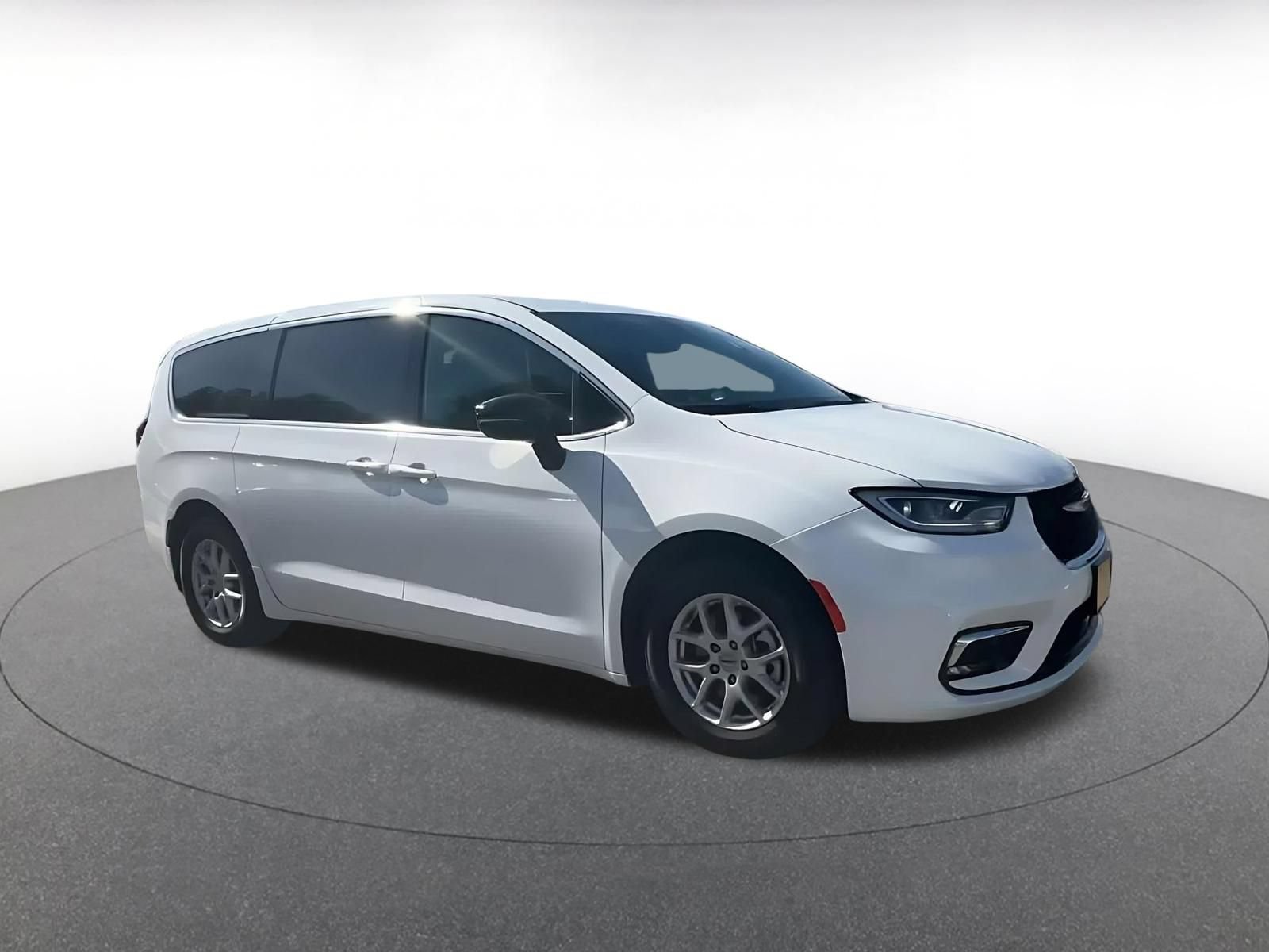 Used 2025 Chrysler Pacifica Select FWD video 2