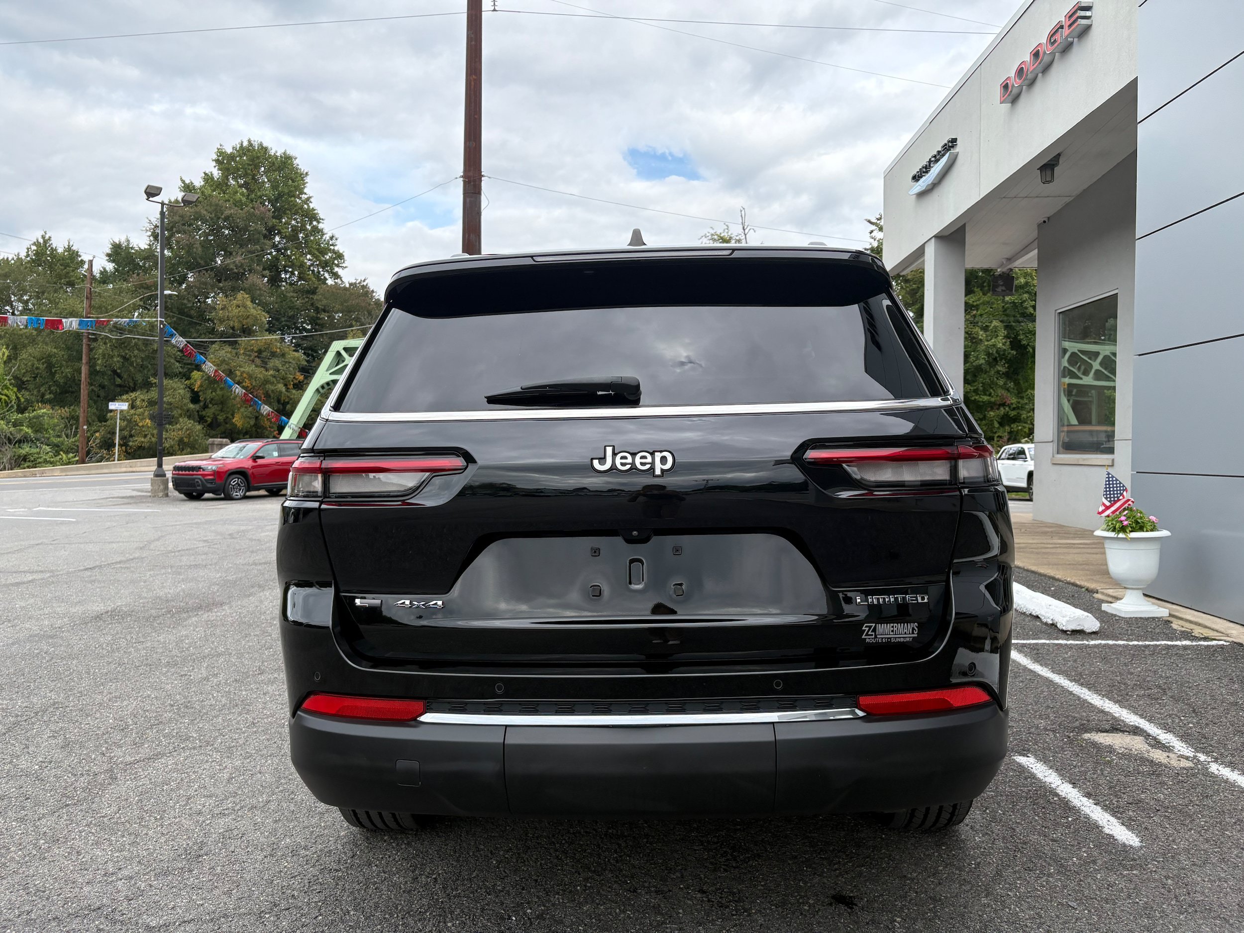 Used 2023 Jeep Grand Cherokee L Limited AWD/4WD image 8