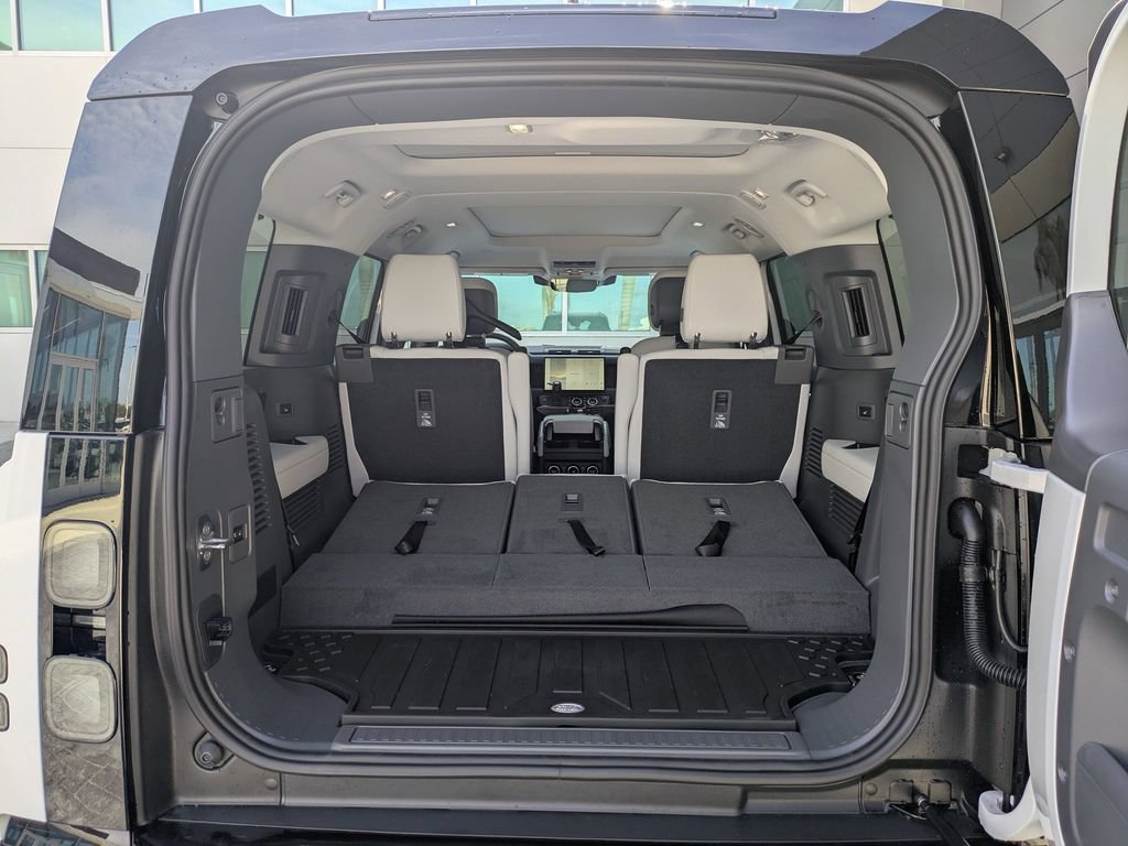 New 2026 Land Rover Defender 130 X-Dynamic SE AWD/4WD image 14