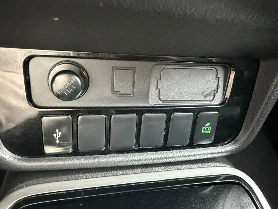 Used 2020 Mitsubishi Outlander SE AWD/4WD image 32
