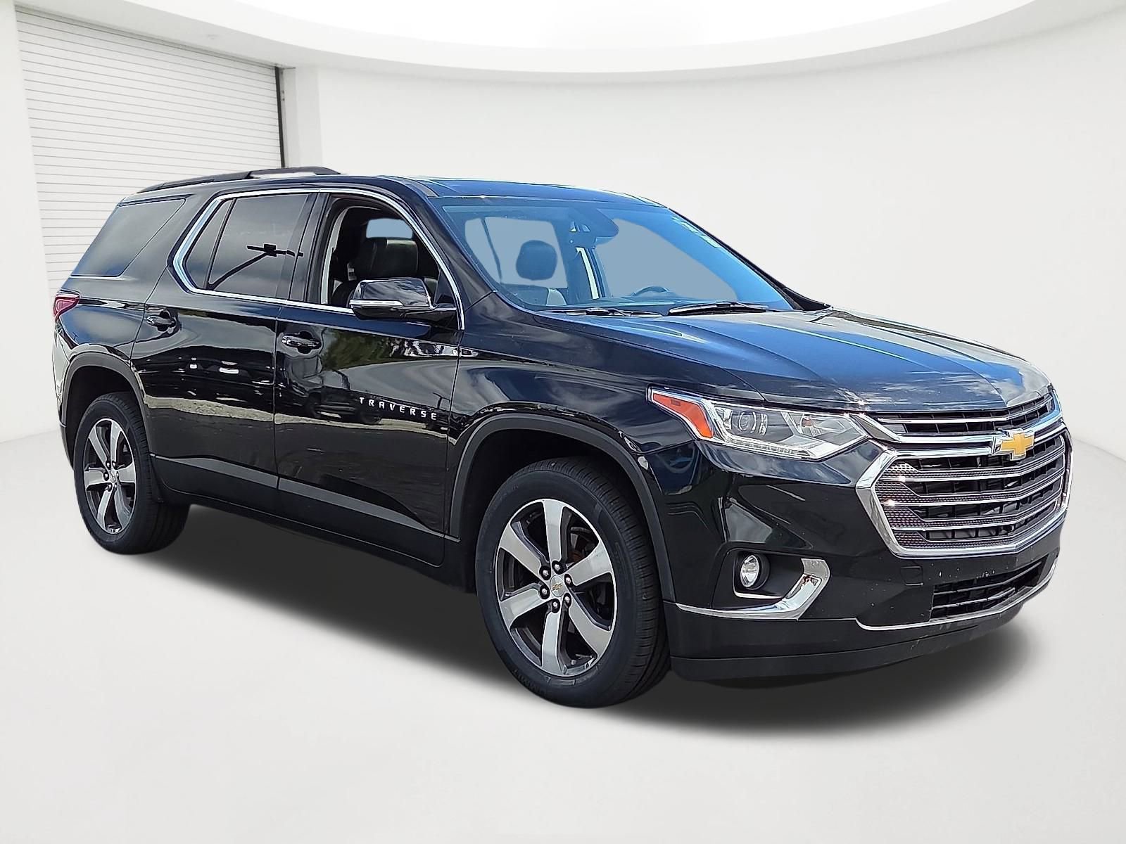 Used 2019 Chevrolet Traverse LT w/ LT Premium Package image 3
