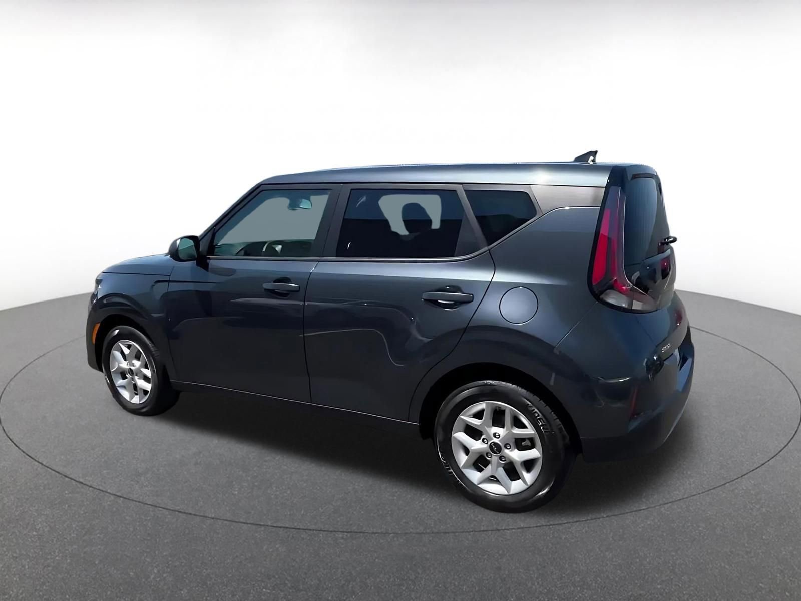 Used 2025 Kia Soul LX w/ LX Technology Package FWD image 10