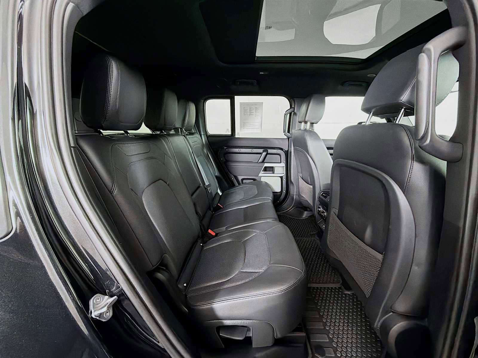 Used 2023 Land Rover Defender 130 SE image 27