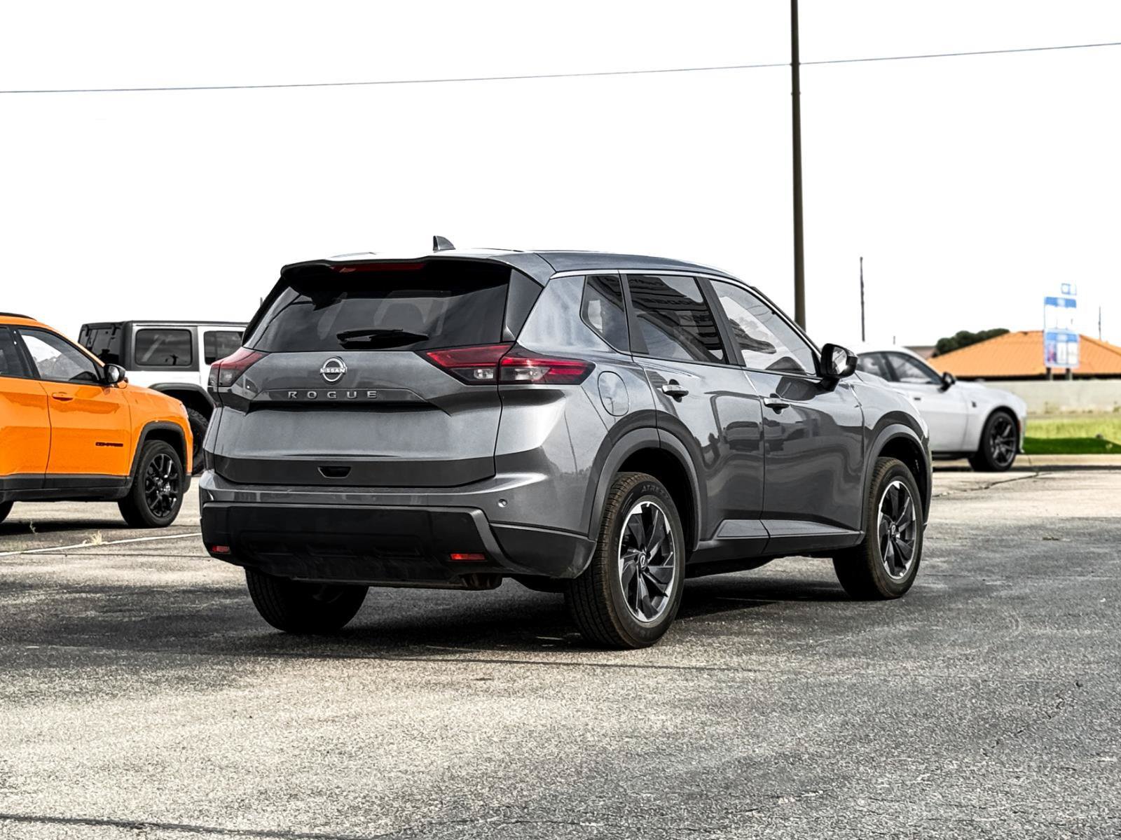 Used 2025 Nissan Rogue SV FWD image 6