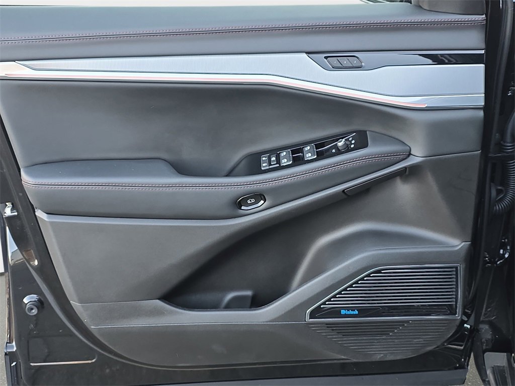 Used 2025 Jeep Wagoneer S Launch Edition image 31