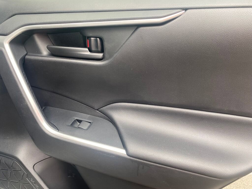 Used 2020 Toyota RAV4 LE w/ Carpet Mat Package image 23