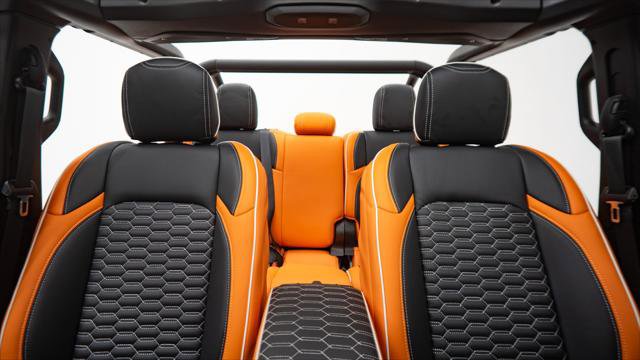 Used 2025 Jeep Gladiator Sport image 3