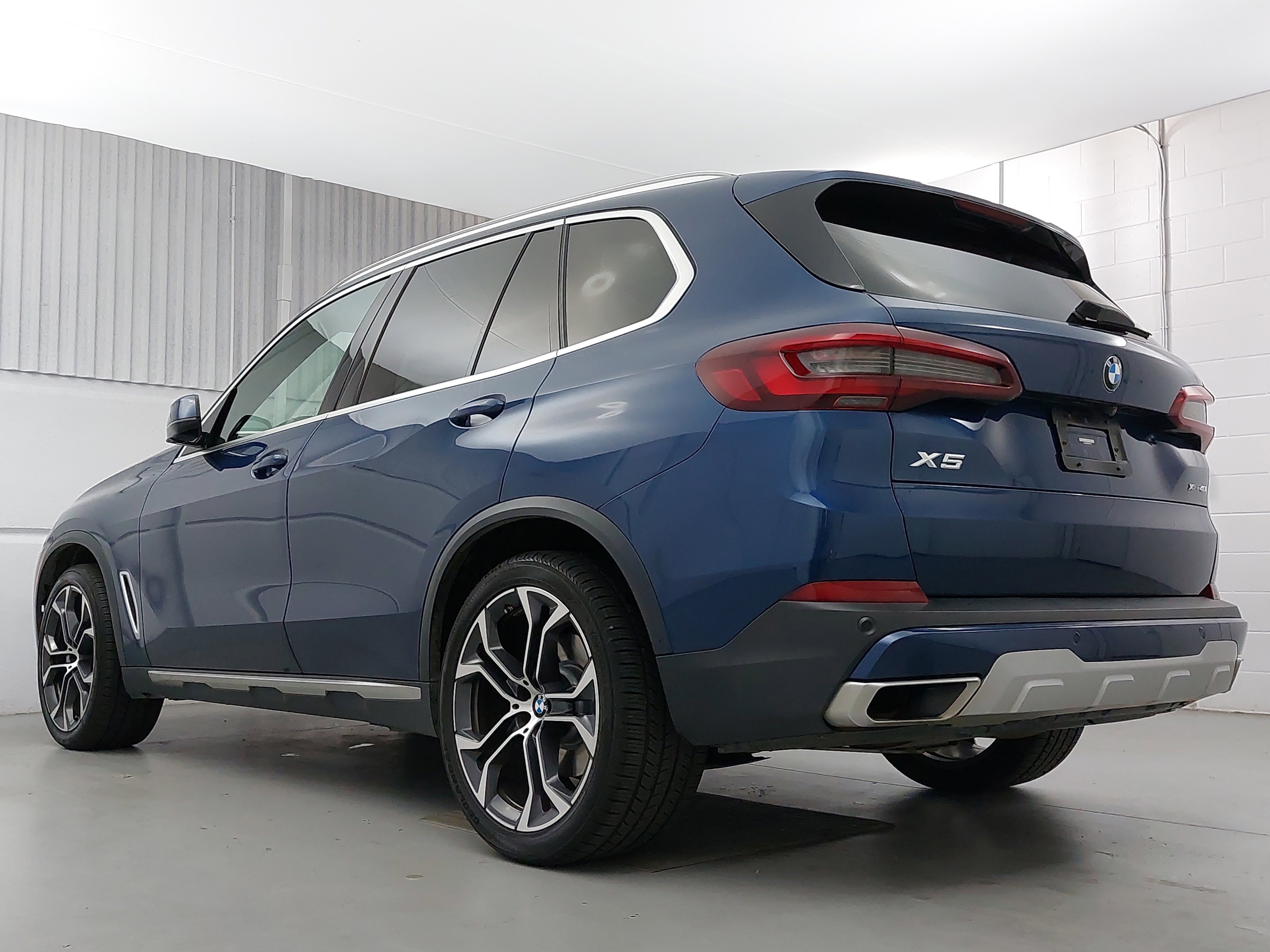 Used 2022 BMW X5 xDrive40i w/ Premium Package image 3