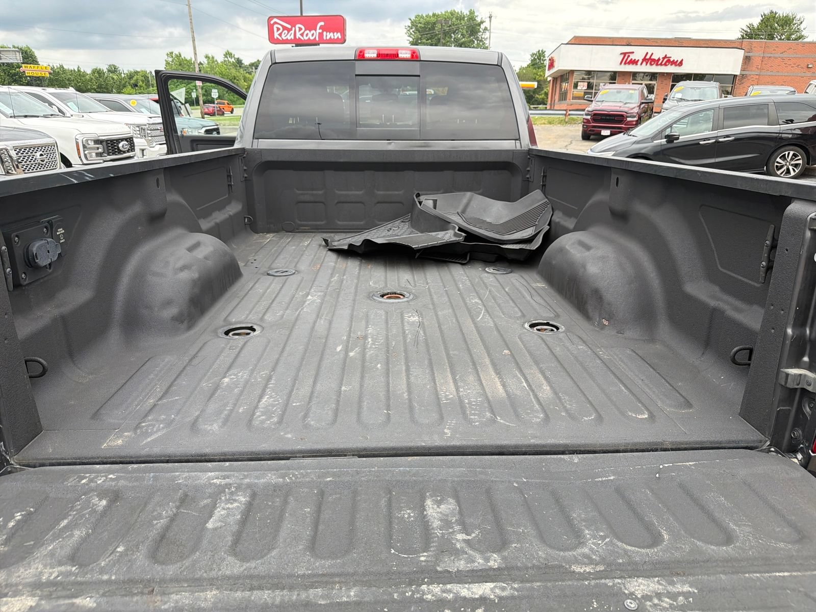 Used 2022 RAM 3500 Tradesman AWD/4WD image 25