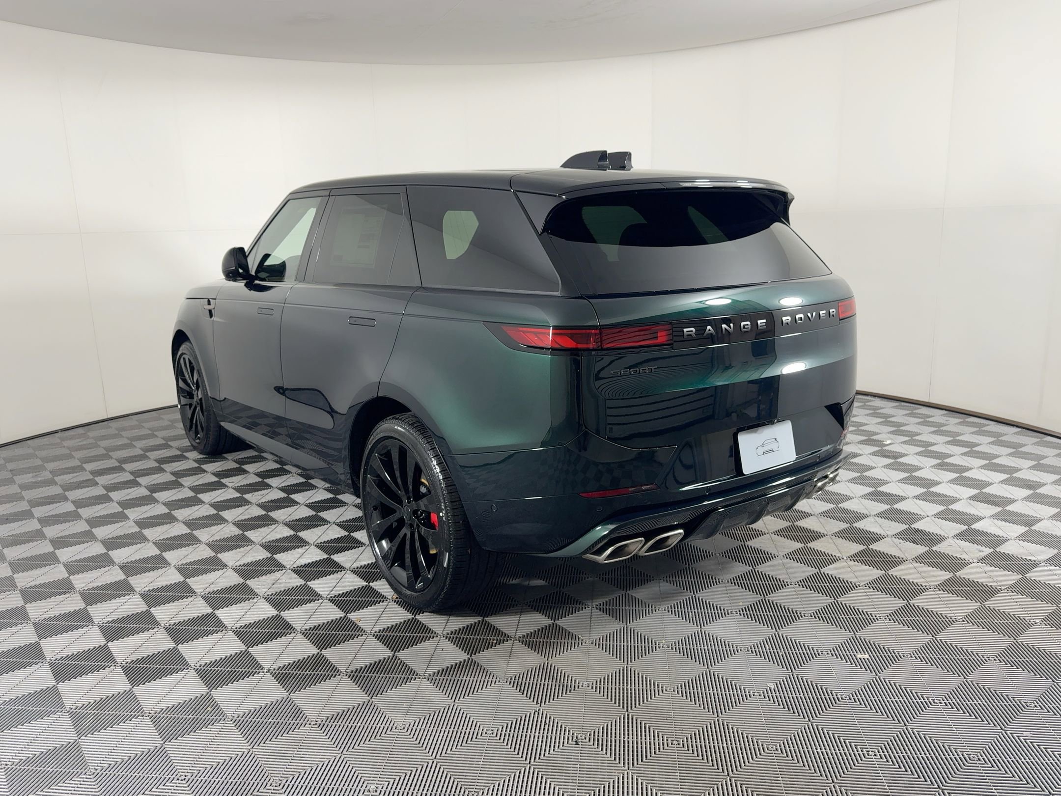 New 2026 Land Rover Range Rover Sport Dynamic SE image 3