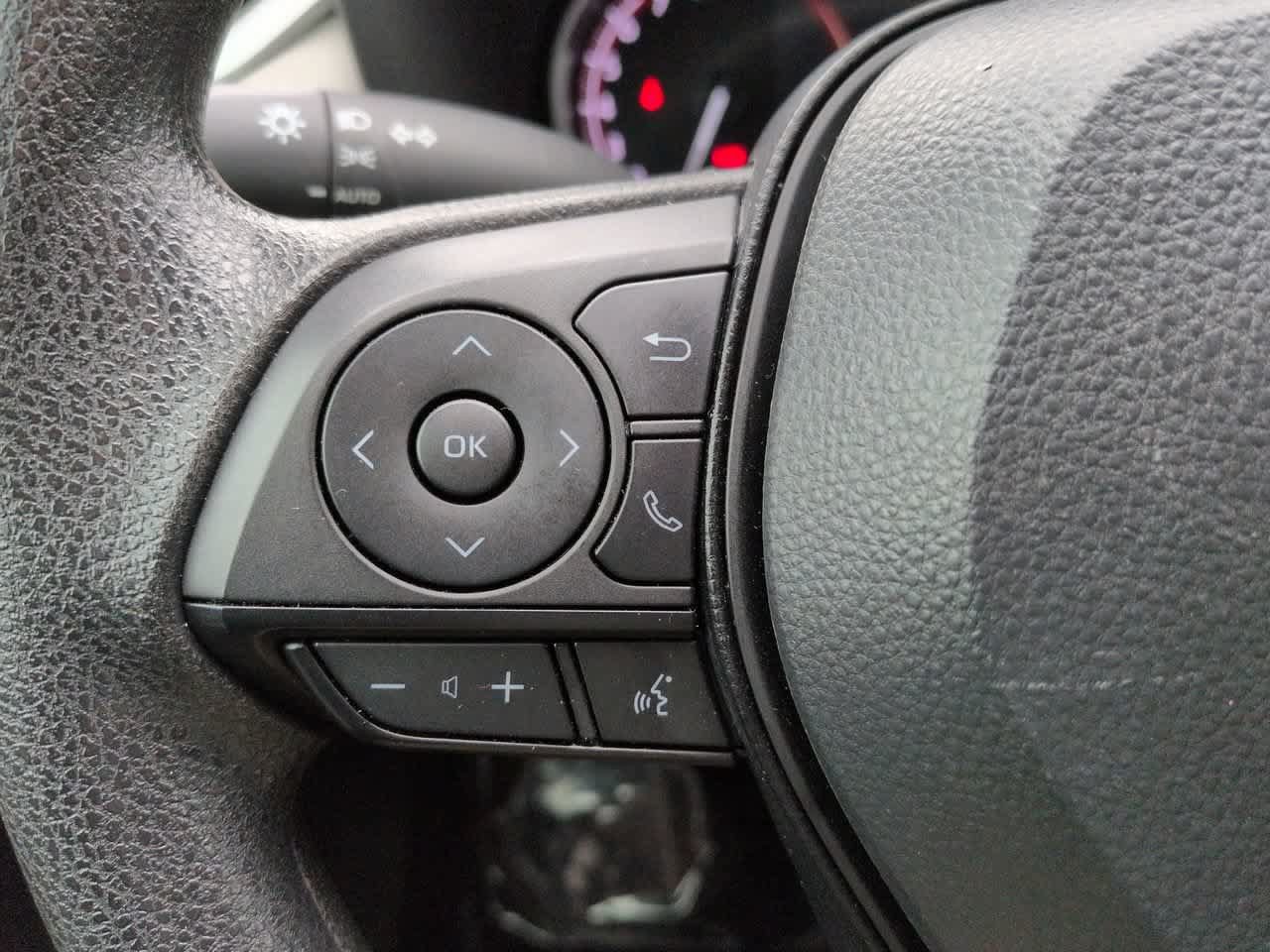 Used 2025 Toyota RAV4 XLE w/ Convenience Package FWD image 23