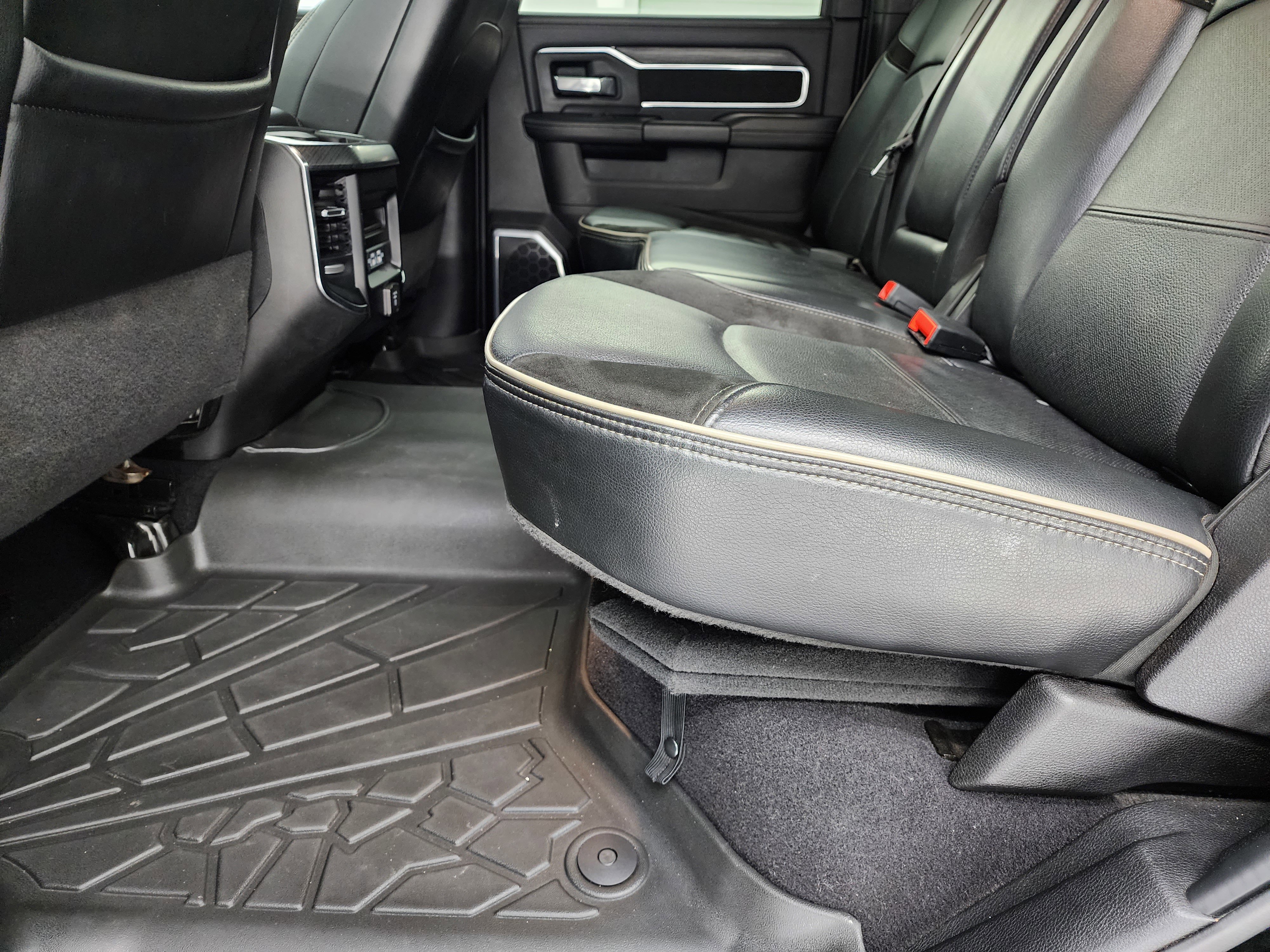 Used 2024 RAM 2500 Laramie w/ Sport Appearance Package image 37