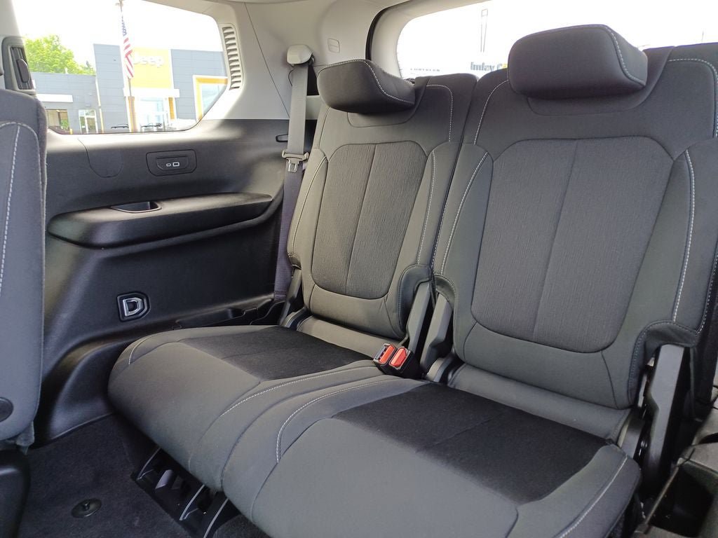 Used 2022 Jeep Grand Cherokee L Laredo w/ Luxury Tech Group I AWD/4WD image 27