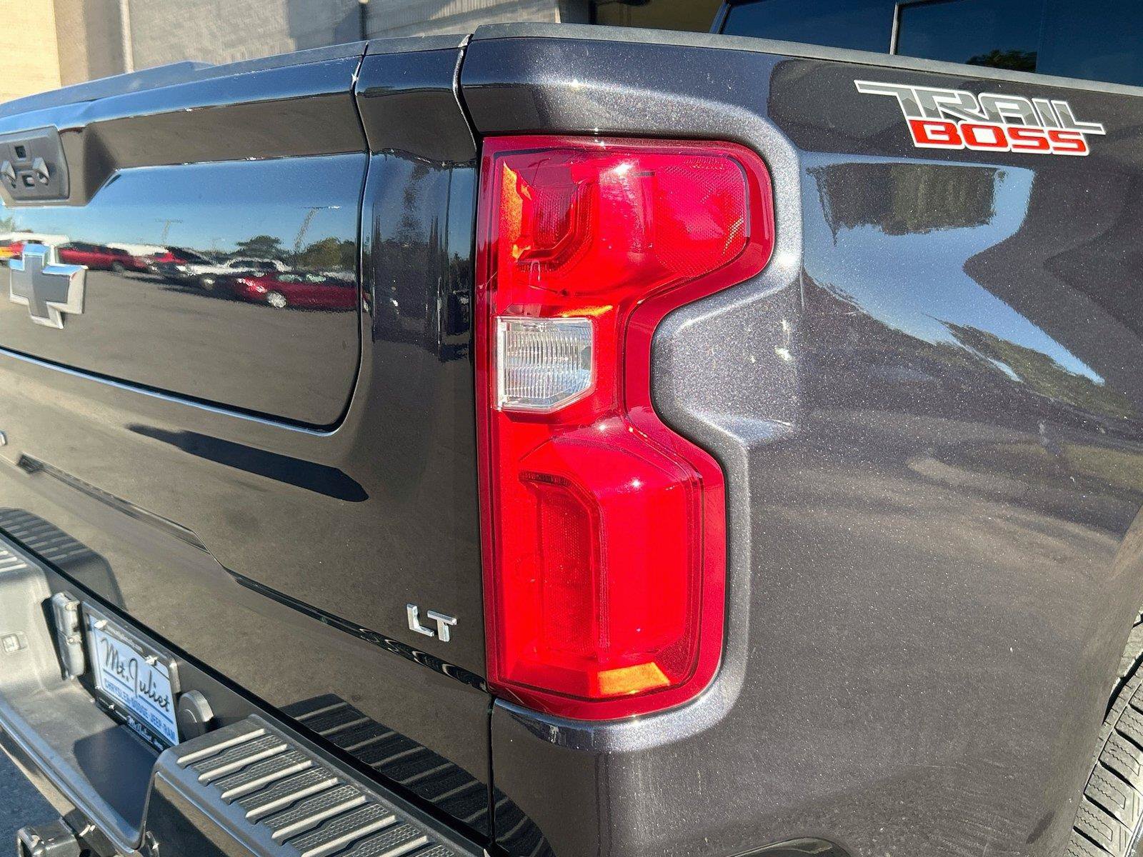 Used 2022 Chevrolet Silverado 1500 LT Trail Boss w/ LT Trail Boss Premium Package AWD/4WD image 12