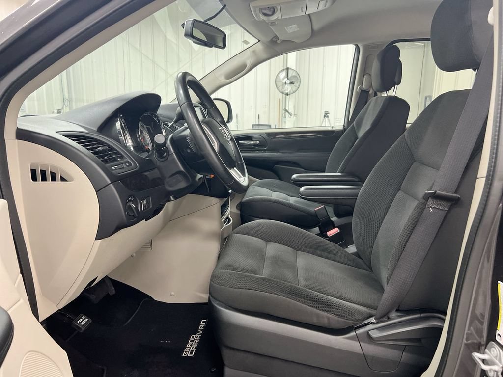 Used 2017 Dodge Grand Caravan SE w/ Power Window Group FWD image 19
