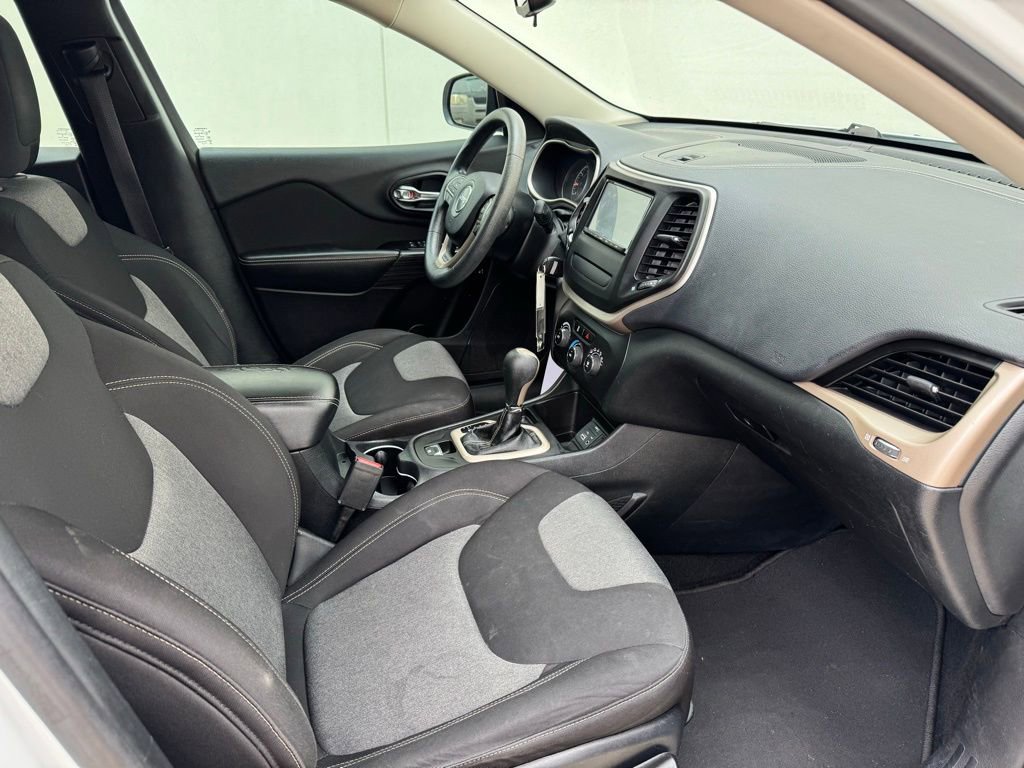 Used 2014 Jeep Cherokee Sport image 16