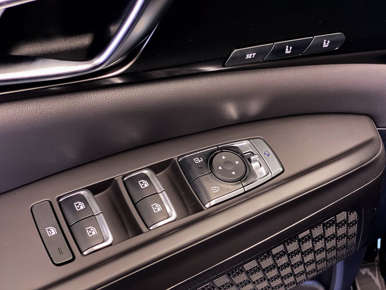 New 2027 Kia Carnival SX w/ Dark Edition Package FWD image 18