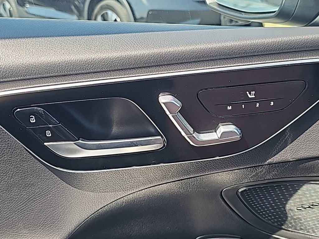 Used 2025 Mercedes-Benz C 300 4MATIC Sedan image 9